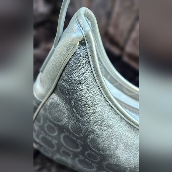 Salvatore ferragamo silver shoulder/handbag. - Picture 7 of 17